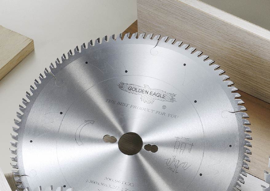 High-quality table saw blades for cutting wood, MDF, and more. Precision and stability for professional woodworking.